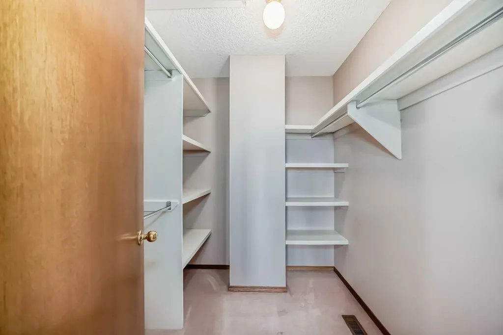 183 Christie Park Hill SW Calgary AB T3H 2V5