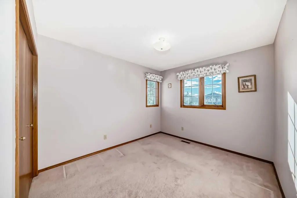 183 Christie Park Hill SW Calgary AB T3H 2V5