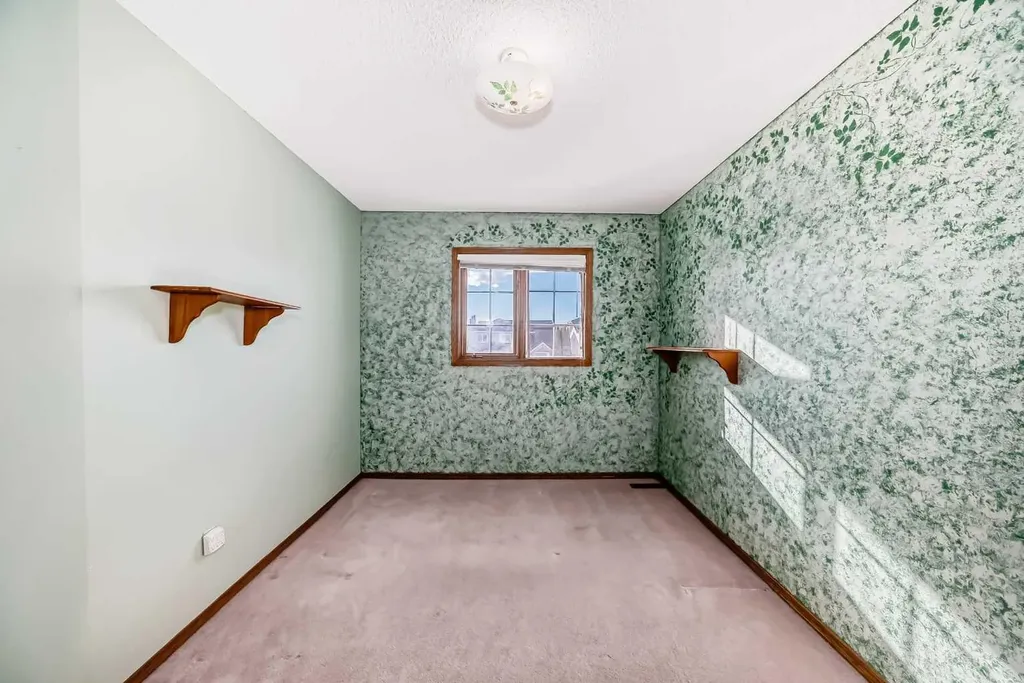 183 Christie Park Hill SW Calgary AB T3H 2V5