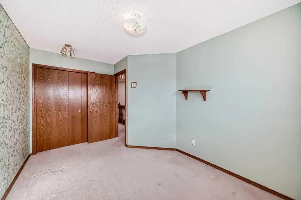 183 Christie Park Hill SW Calgary AB T3H 2V5
