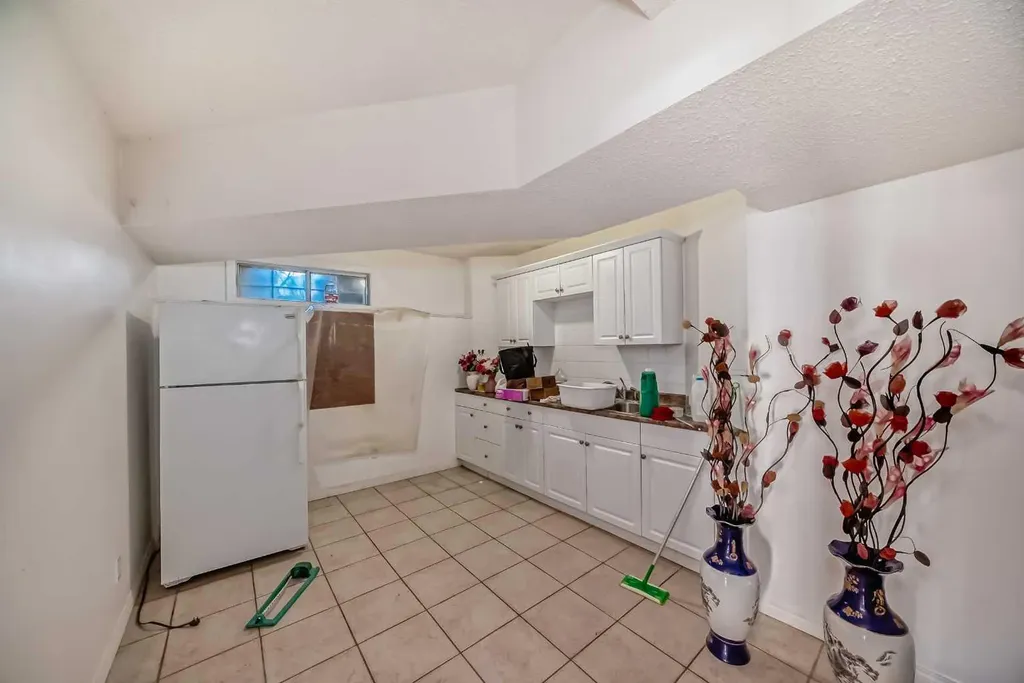 183 Christie Park Hill SW Calgary AB T3H 2V5