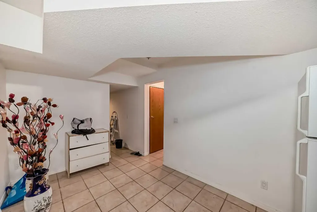 183 Christie Park Hill SW Calgary AB T3H 2V5