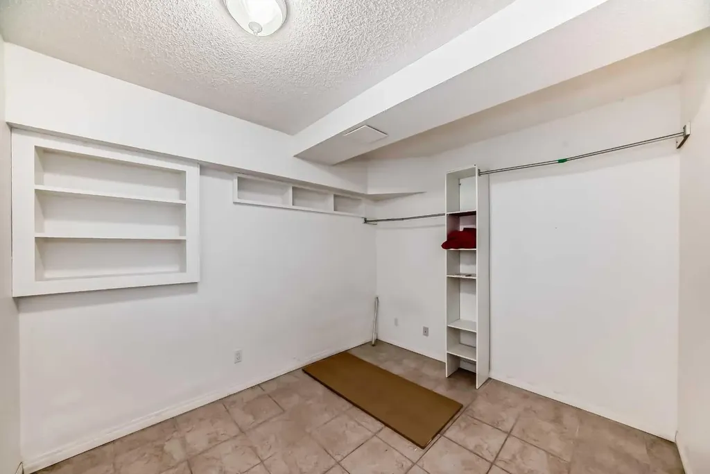183 Christie Park Hill SW Calgary AB T3H 2V5