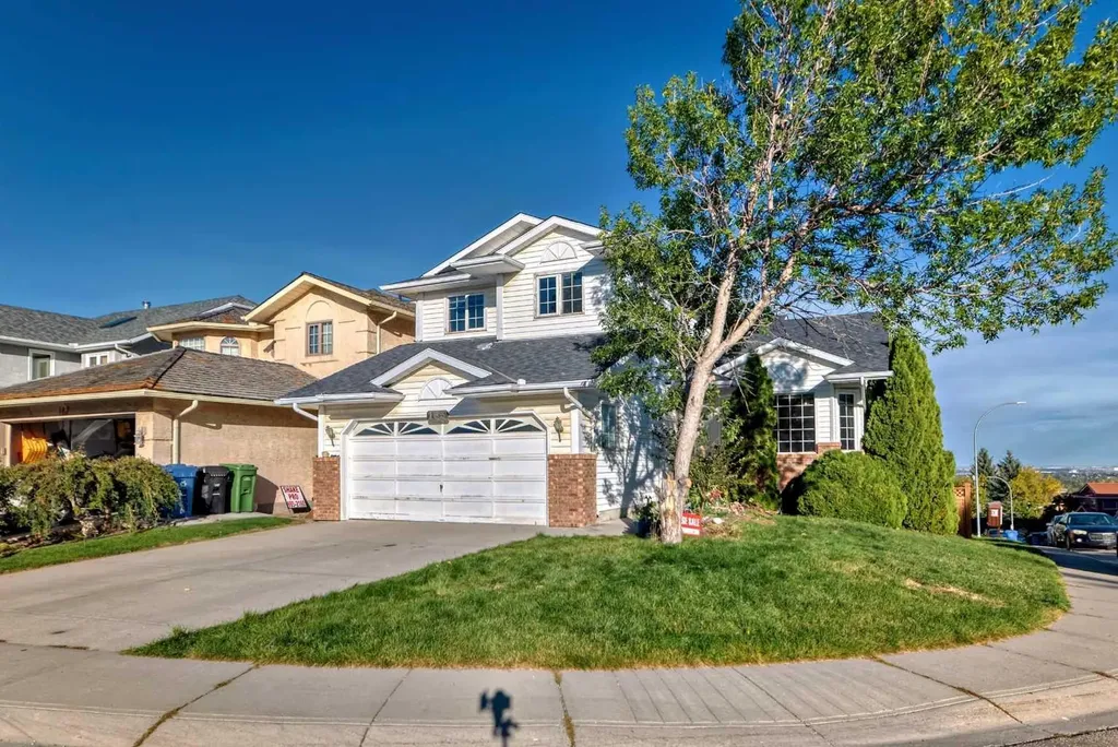 183 Christie Park Hill SW Calgary AB T3H 2V5