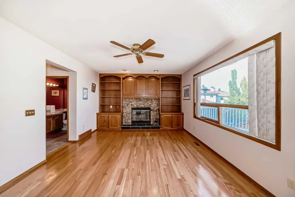 183 Christie Park Hill SW Calgary AB T3H 2V5