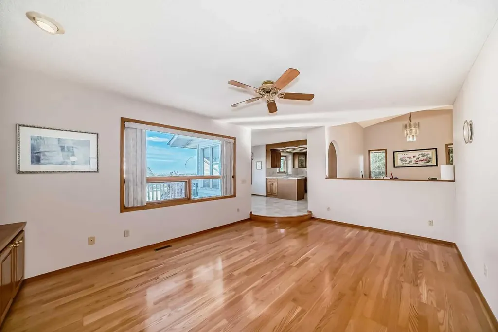 183 Christie Park Hill SW Calgary AB T3H 2V5