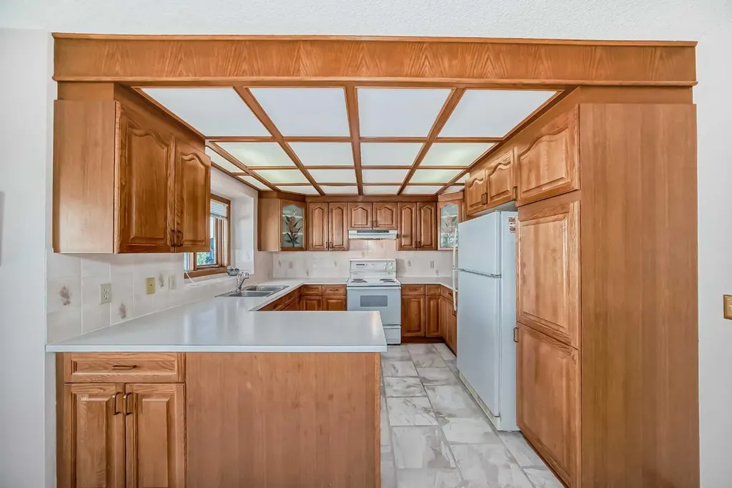 183 Christie Park Hill SW Calgary AB T3H 2V5