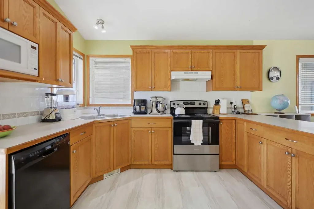 277 Deschner Close Red Deer AB T4R 3C2