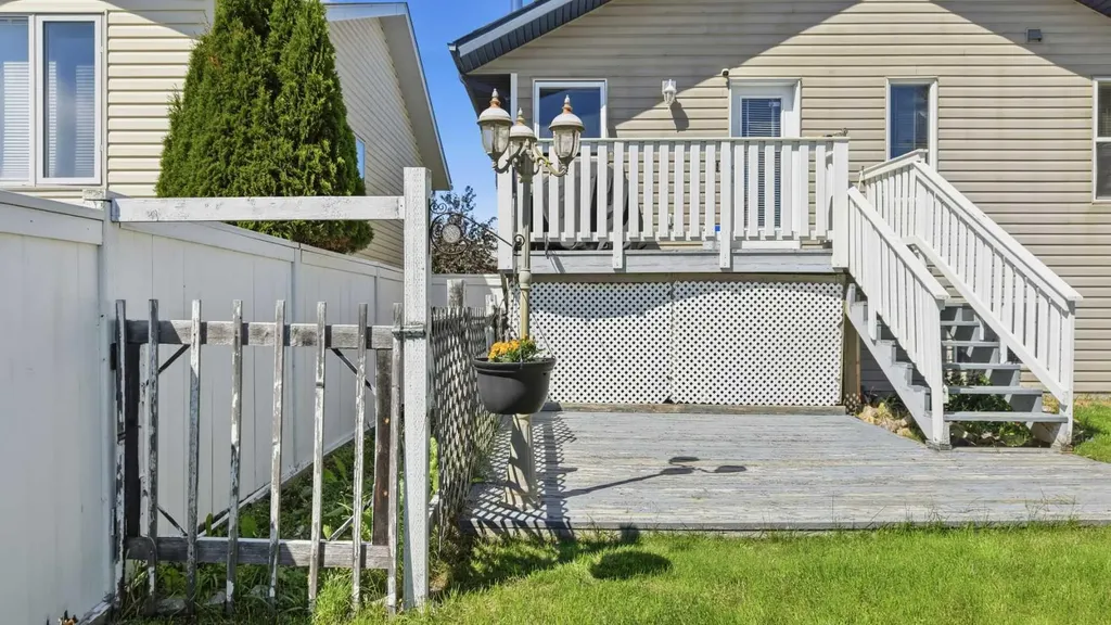 277 Deschner Close Red Deer AB T4R 3C2