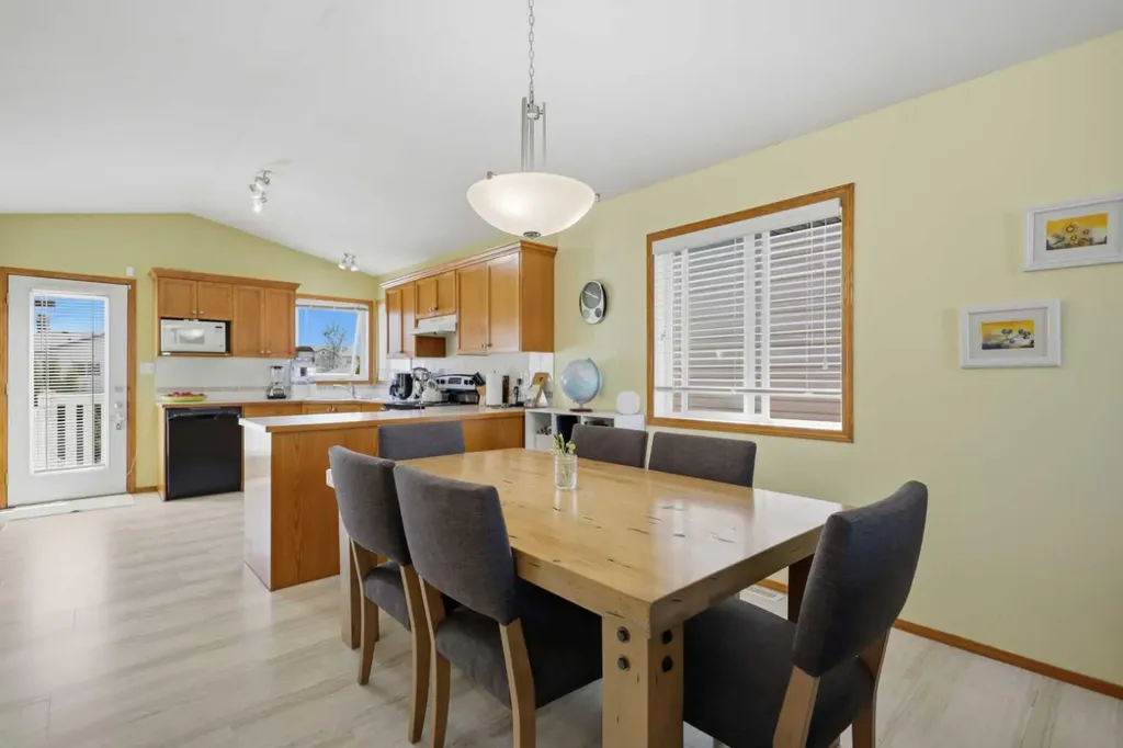 277 Deschner Close Red Deer AB T4R 3C2