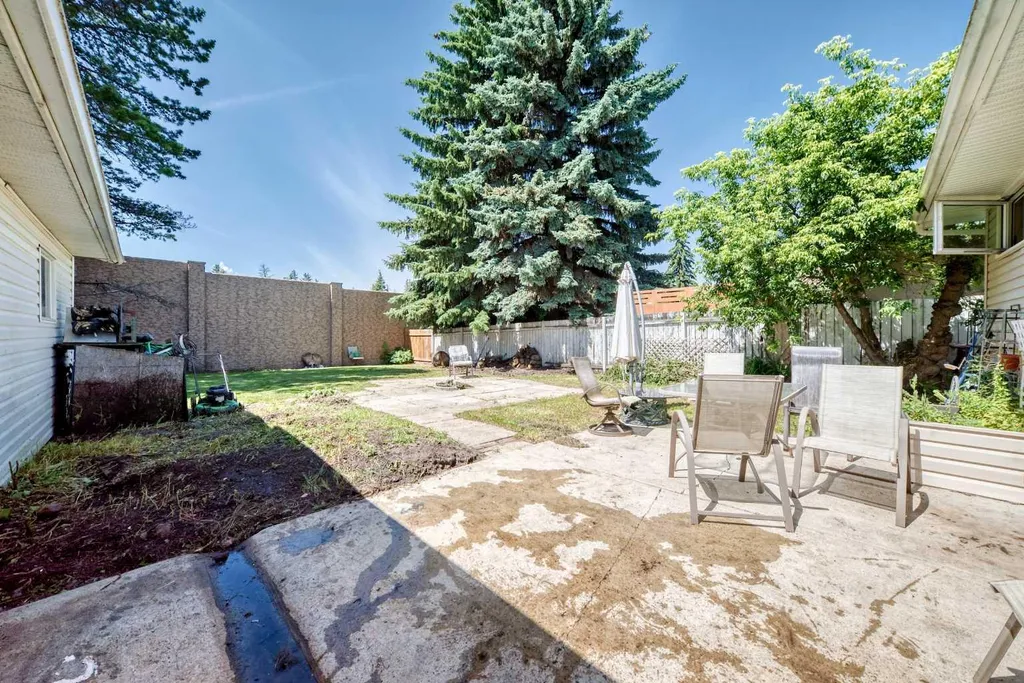 23 Spruce Crescent St. Albert AB T8N 0H4