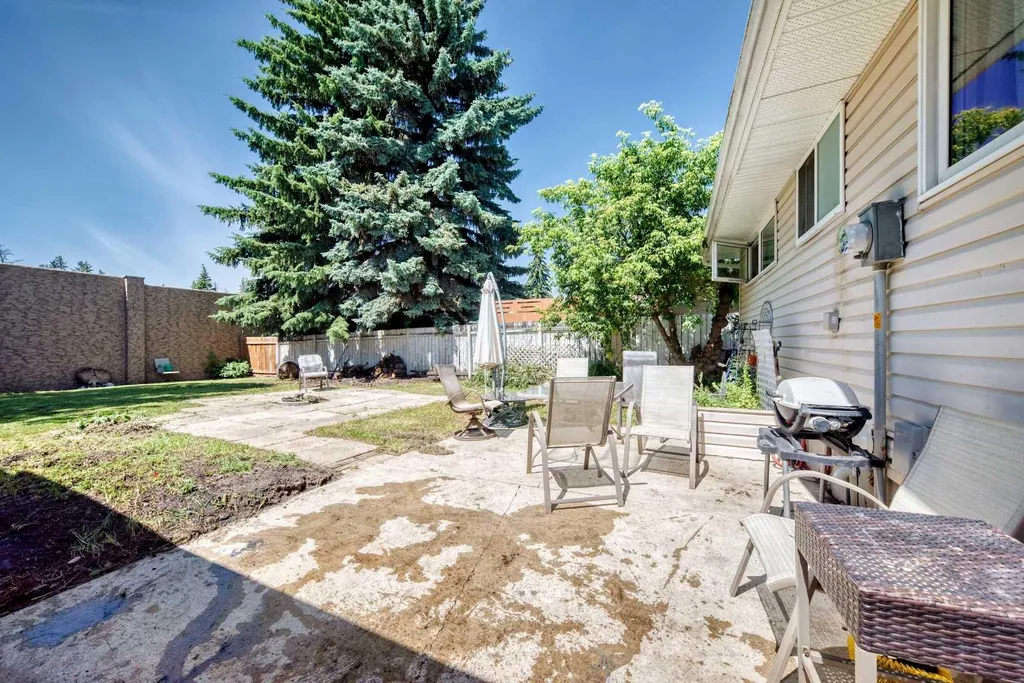 23 Spruce Crescent St. Albert AB T8N 0H4