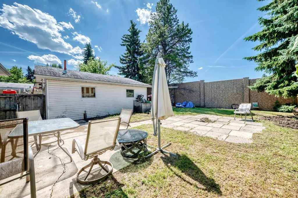 23 Spruce Crescent St. Albert AB T8N 0H4