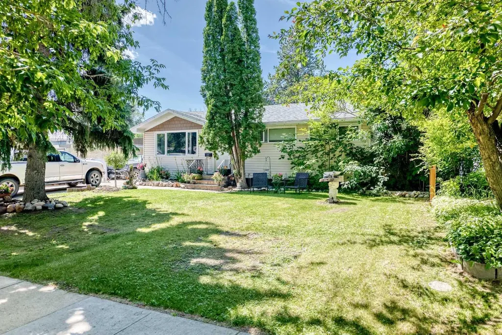 23 Spruce Crescent St. Albert AB T8N 0H4