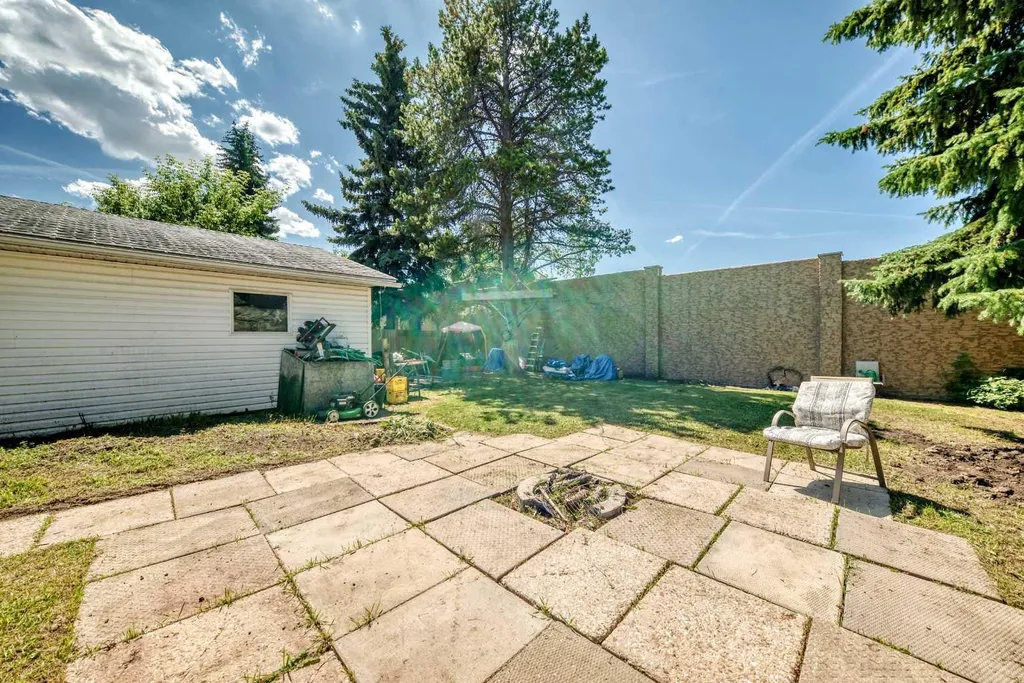 23 Spruce Crescent St. Albert AB T8N 0H4