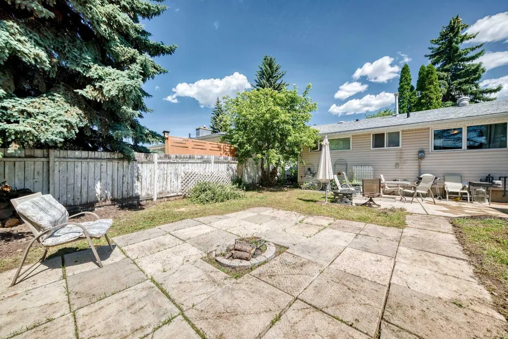 23 Spruce Crescent St. Albert AB T8N 0H4