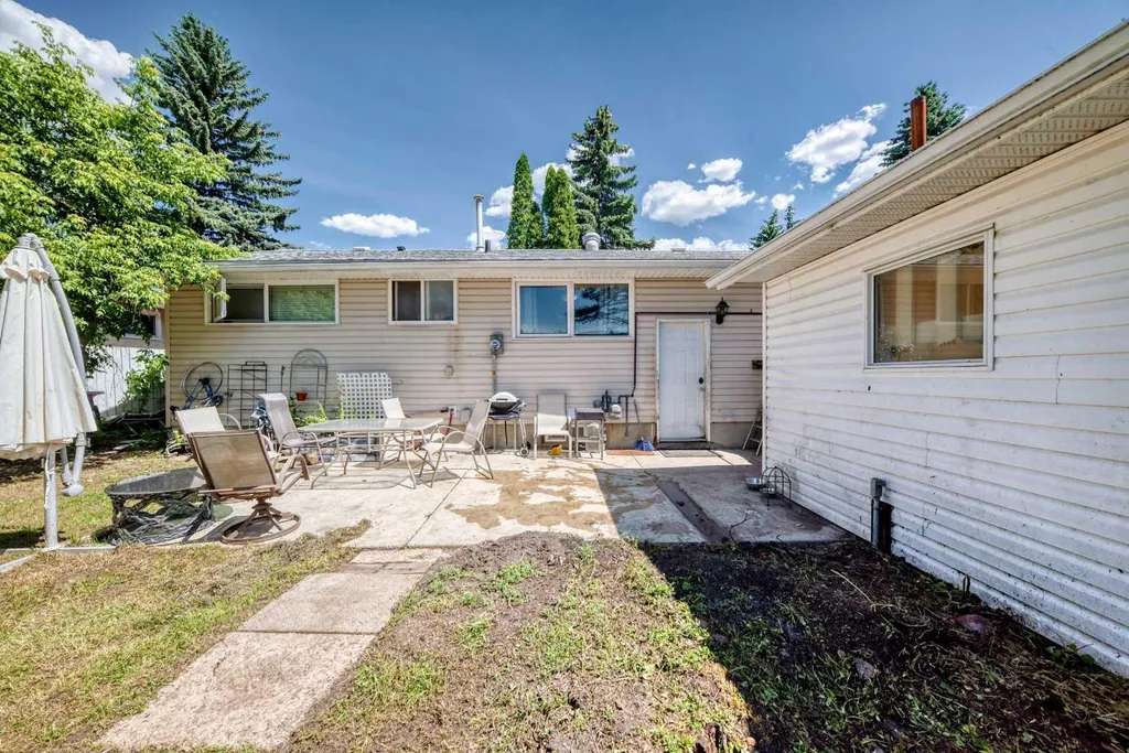 23 Spruce Crescent St. Albert AB T8N 0H4