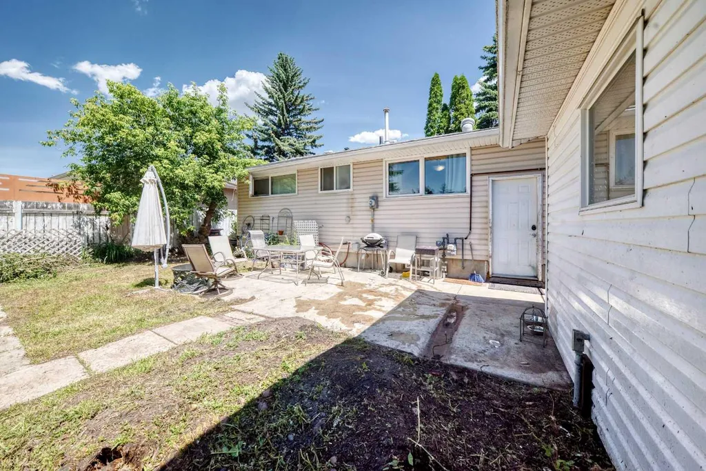 23 Spruce Crescent St. Albert AB T8N 0H4