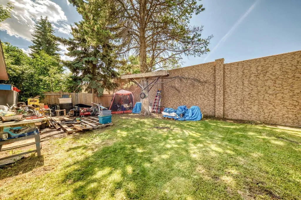 23 Spruce Crescent St. Albert AB T8N 0H4