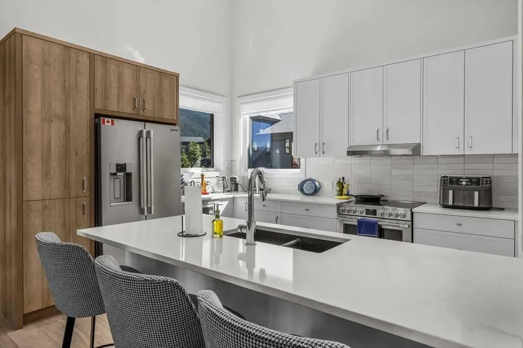 209 Stewart Creek Rise Canmore AB T1W0N9