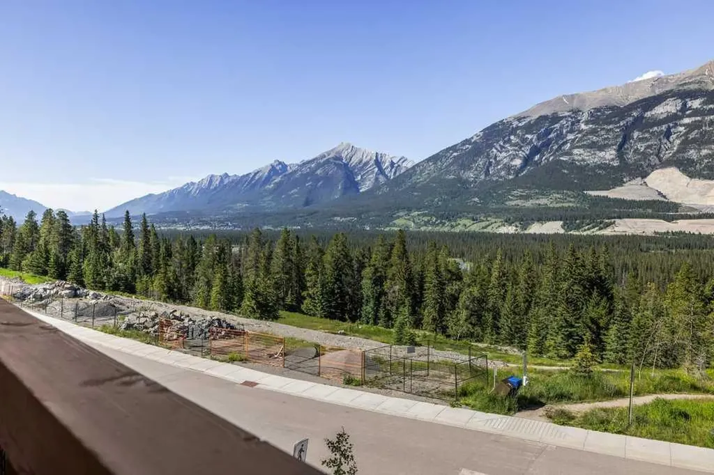 209 Stewart Creek Rise Canmore AB T1W0N9