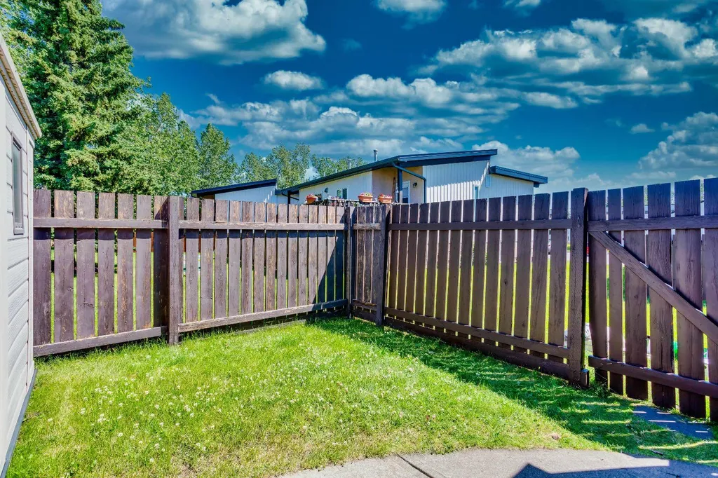 2634 Oakmoor Drive SW Calgary AB T2V 4E7