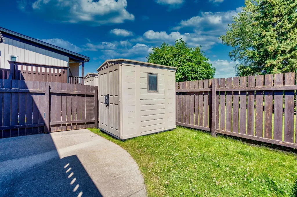 2634 Oakmoor Drive SW Calgary AB T2V 4E7