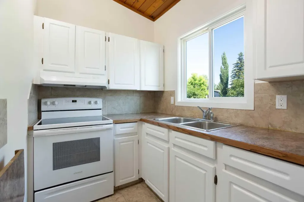 2634 Oakmoor Drive SW Calgary AB T2V 4E7