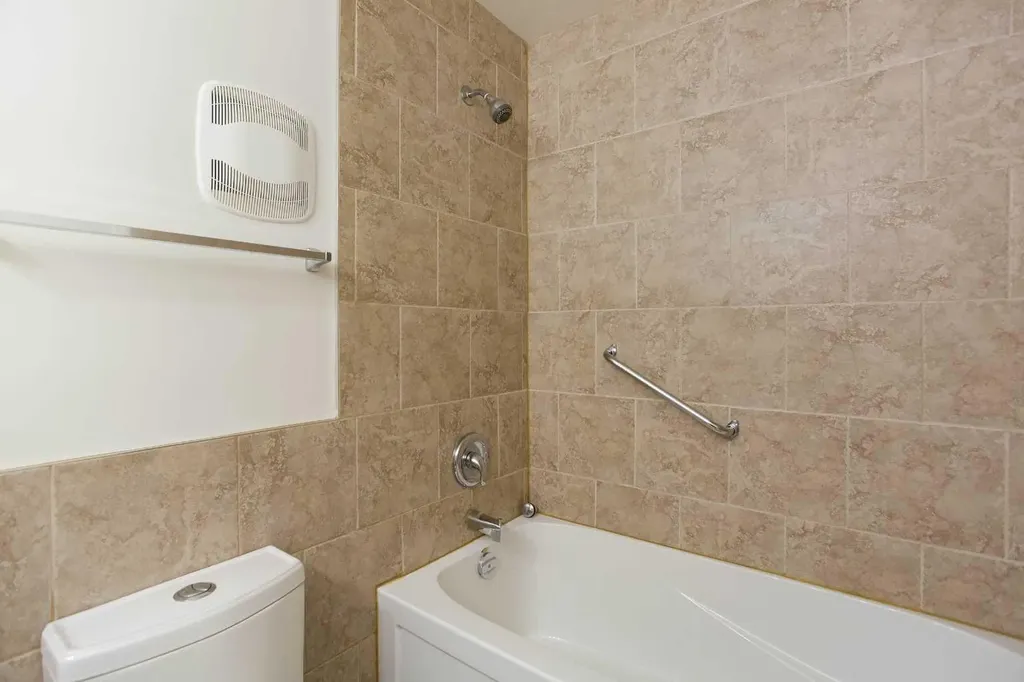 2634 Oakmoor Drive SW Calgary AB T2V 4E7
