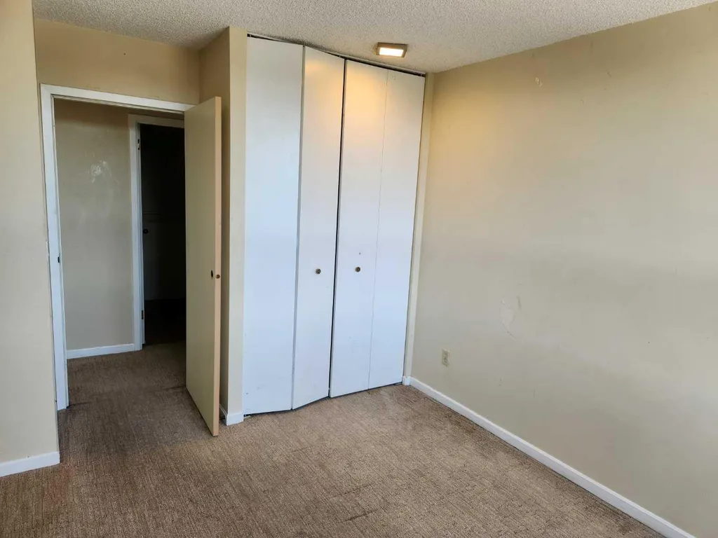 80 Point Mckay Crescent NW Calgary AB T3B 4W4