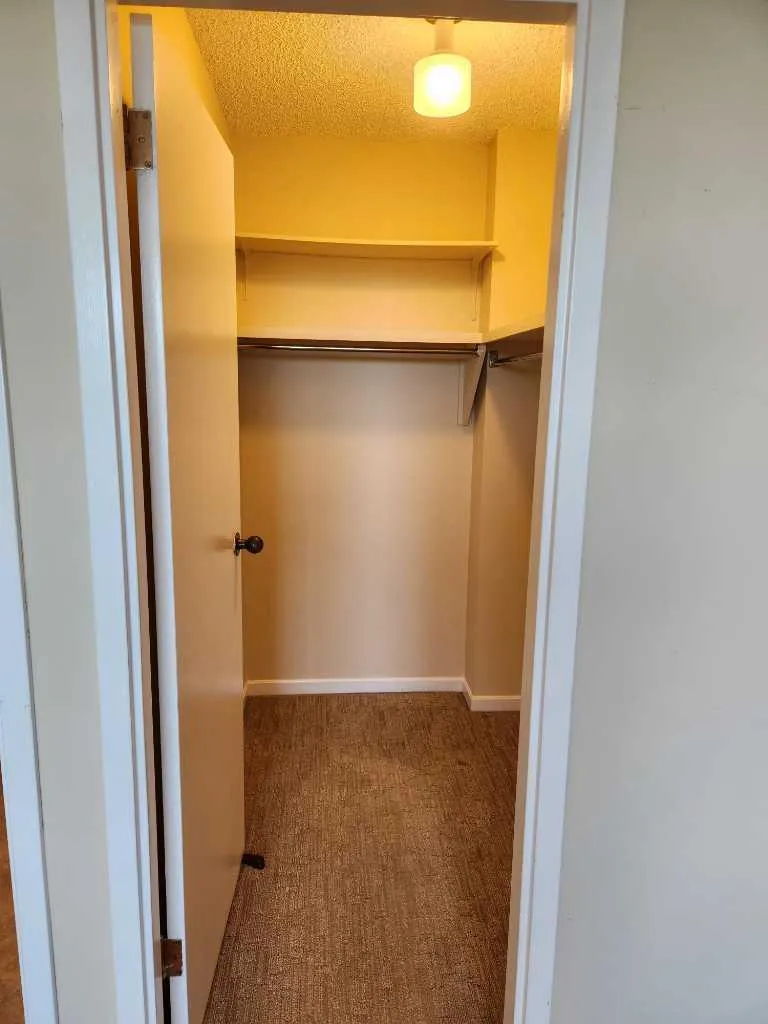 80 Point Mckay Crescent NW Calgary AB T3B 4W4