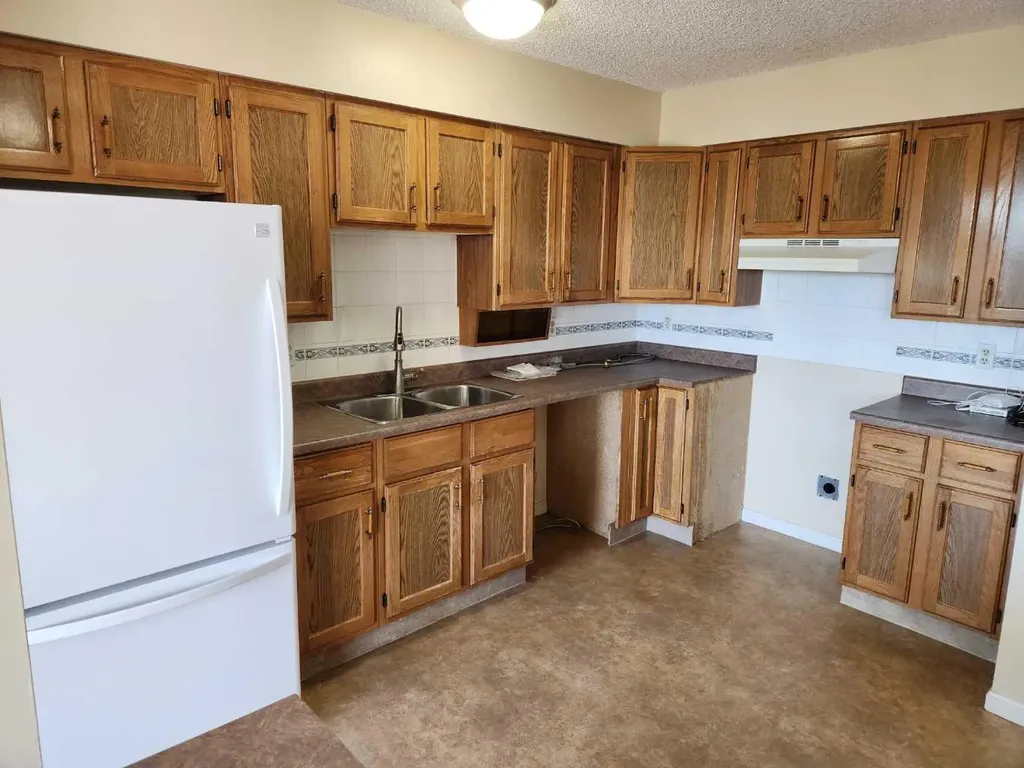 80 Point Mckay Crescent NW Calgary AB T3B 4W4