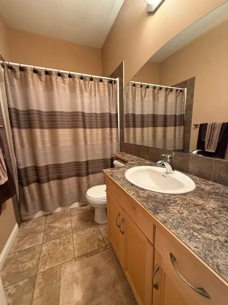 3815 75 Street Camrose AB T4V 4C1