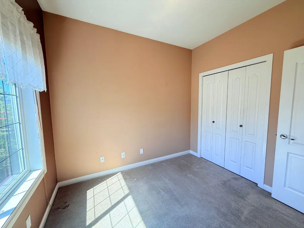 3815 75 Street Camrose AB T4V 4C1