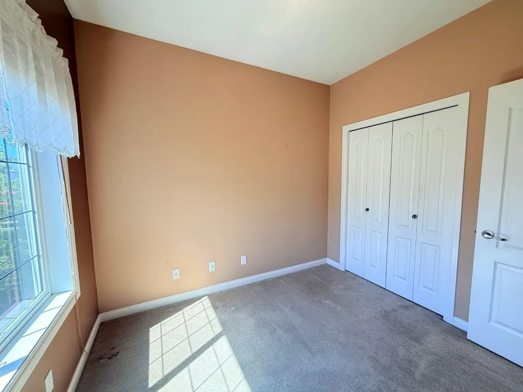 3815 75 Street Camrose AB T4V 4C6