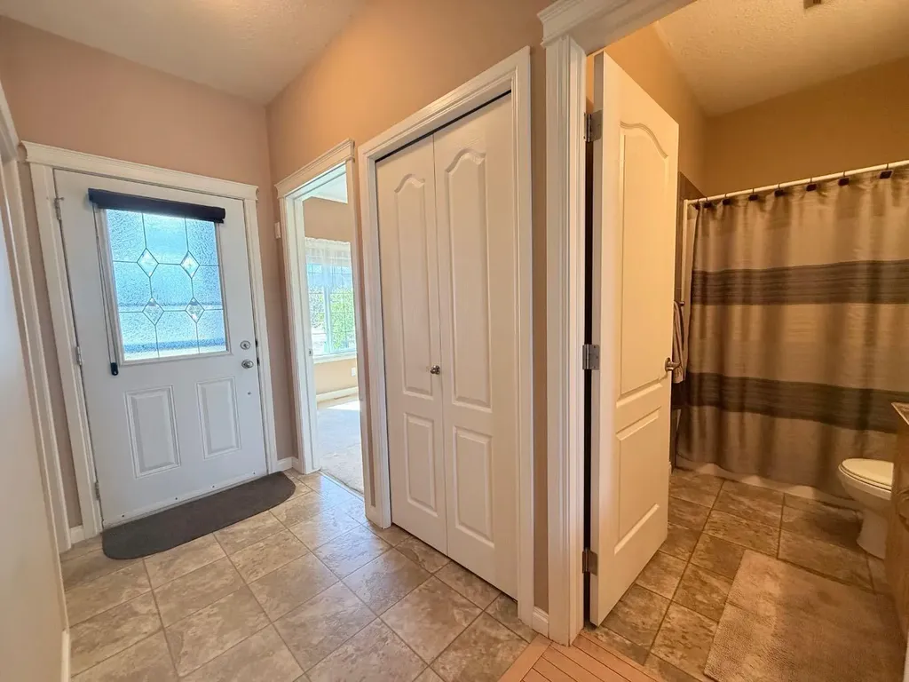 3815 75 Street Camrose AB T4V 4C6