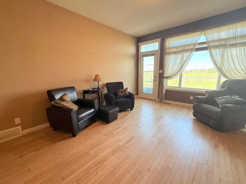 3815 75 Street Camrose AB T4V 4C1