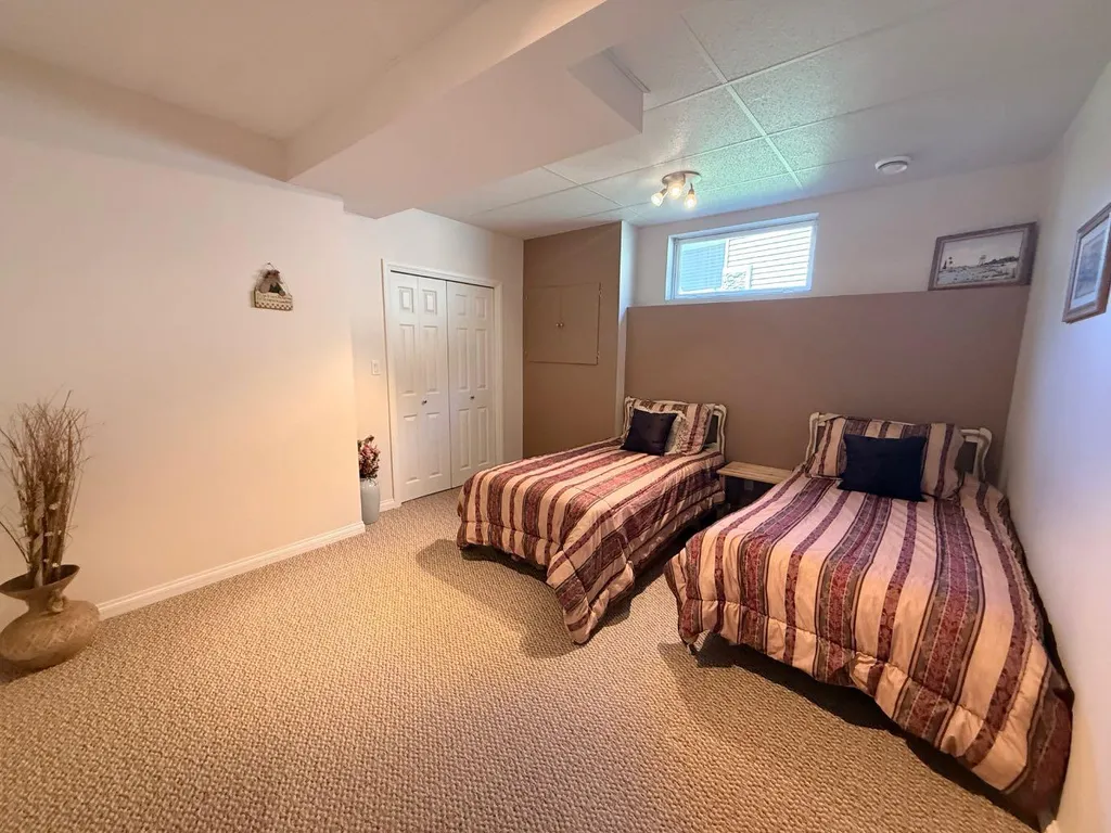 3815 75 Street Camrose AB T4V 4C1