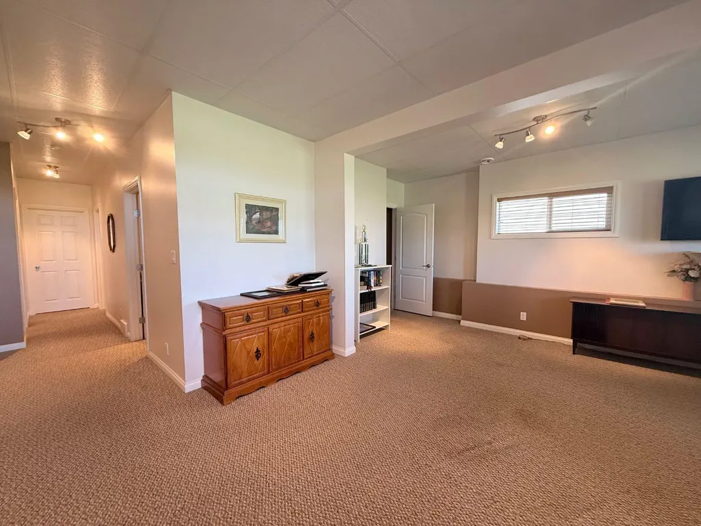 3815 75 Street Camrose AB T4V 4C1