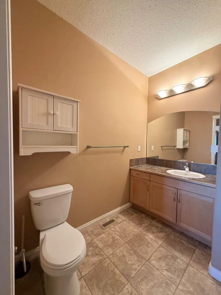 3815 75 Street Camrose AB T4V 4C1