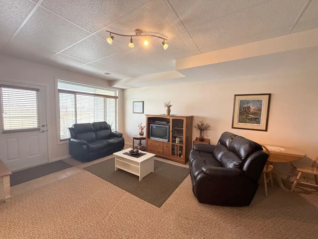 3815 75 Street Camrose AB T4V 4C6