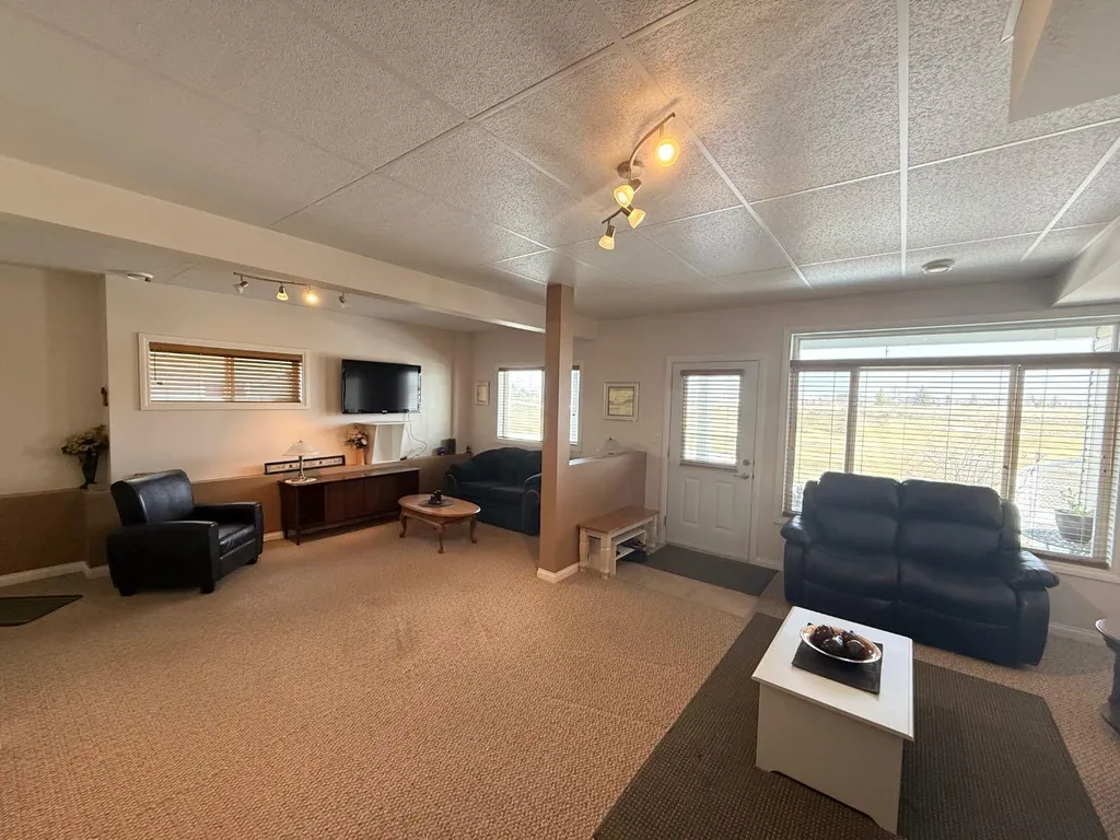 3815 75 Street Camrose AB T4V 4C1