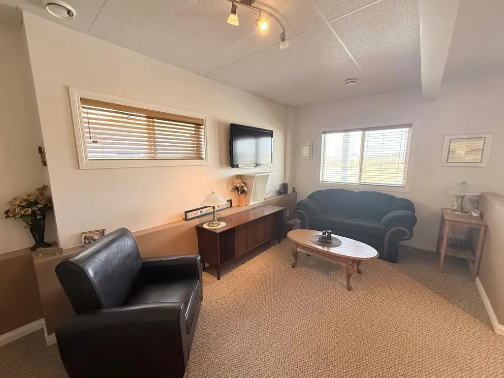 3815 75 Street Camrose AB T4V 4C6