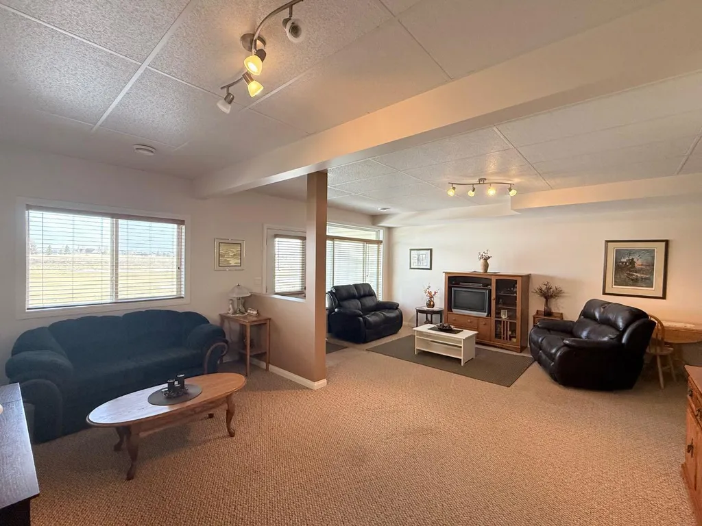3815 75 Street Camrose AB T4V 4C1