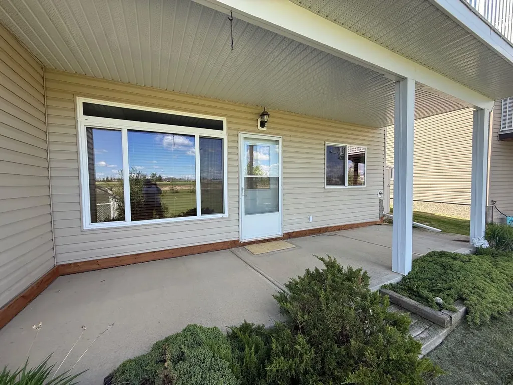 3815 75 Street Camrose AB T4V 4C6