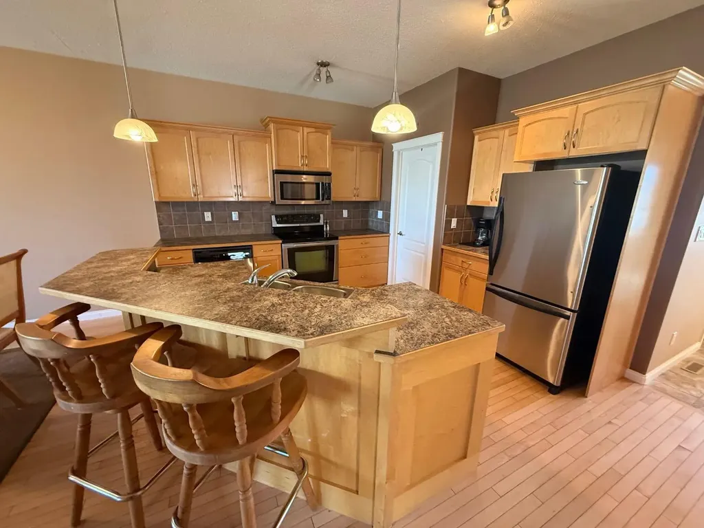 3815 75 Street Camrose AB T4V 4C6