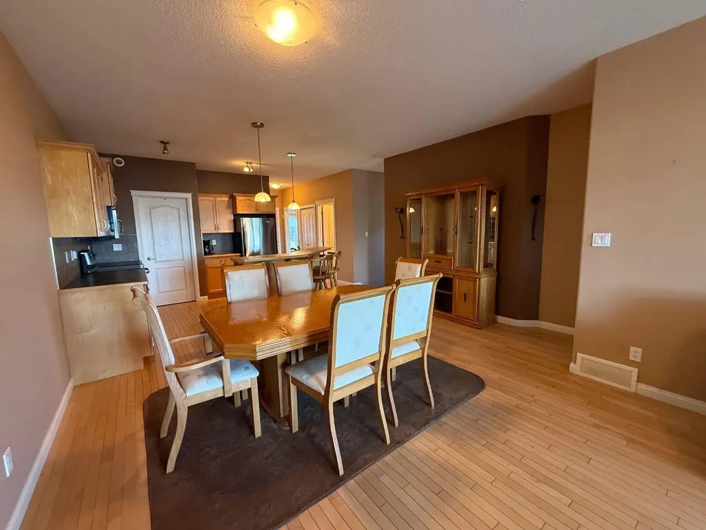 3815 75 Street Camrose AB T4V 4C1