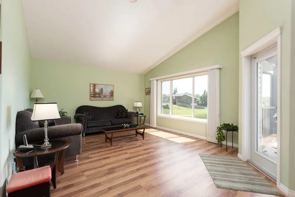 334 Mt Sunburst Way W Lethbridge AB T1K 3J9