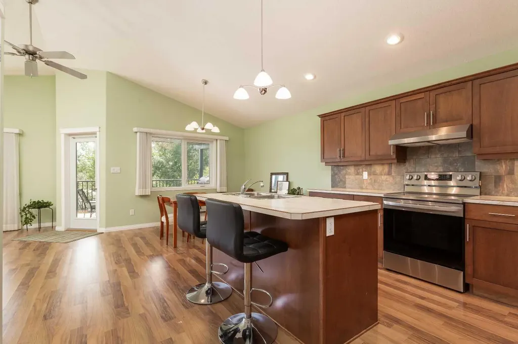 334 Mt Sunburst Way W Lethbridge AB T1K 3J9