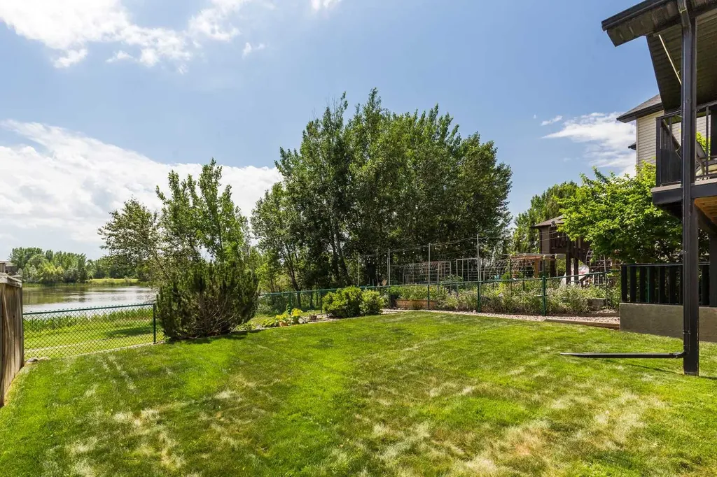 334 Mt Sunburst Way W Lethbridge AB T1K 3J9